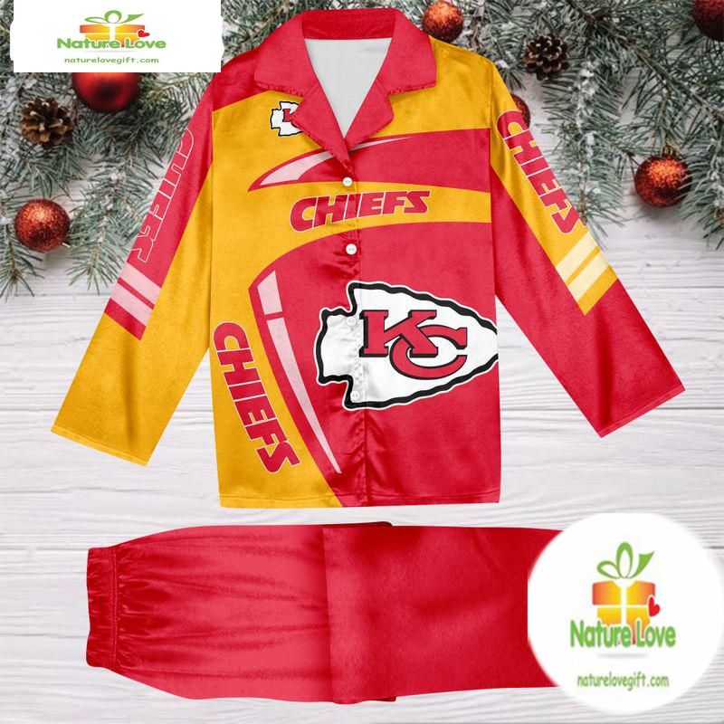 NFL Kansas City Chiefs Football Team Winter Satin Pajamas Set Gift for Fans